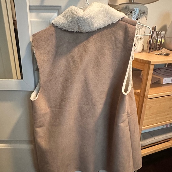 Nordstrom faux fur vest - Picture 4 of 4